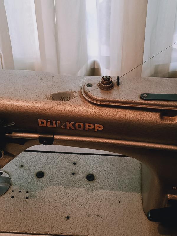 Продам промышленную швейную машинку о оверлог(трехниточный) все в рабочем состоянии - 