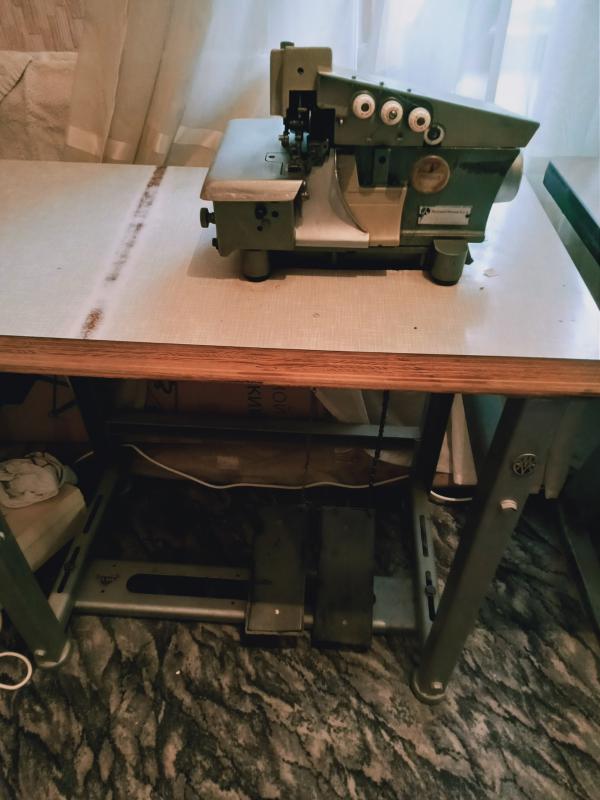Продам промышленную швейную машинку о оверлог(трехниточный) все в рабочем состоянии - 