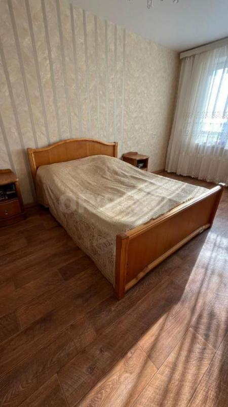 Продам спальный гарнитур, в хорошем состоянии (комод, две тумбочки, кровать, шифоньер). - Орск