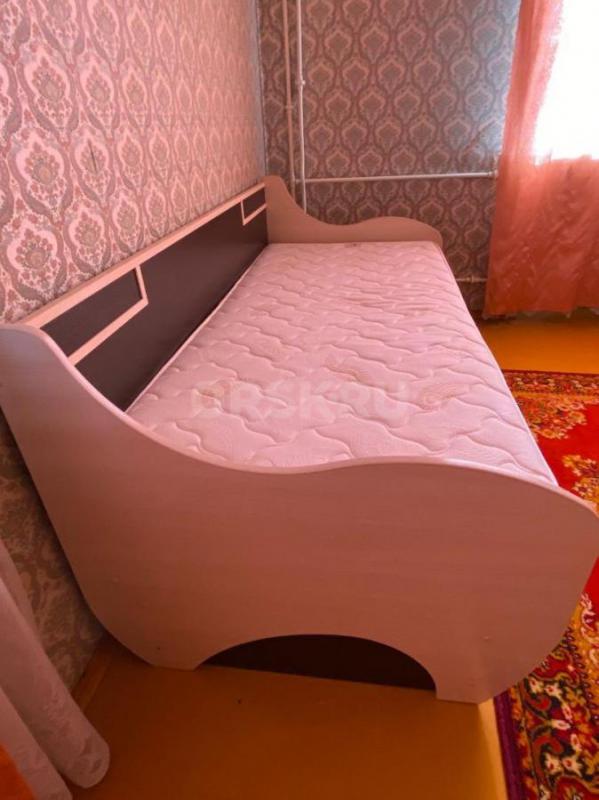 продам новые кровать с ортопедическим матрасом есть 2 места хранения - Орск