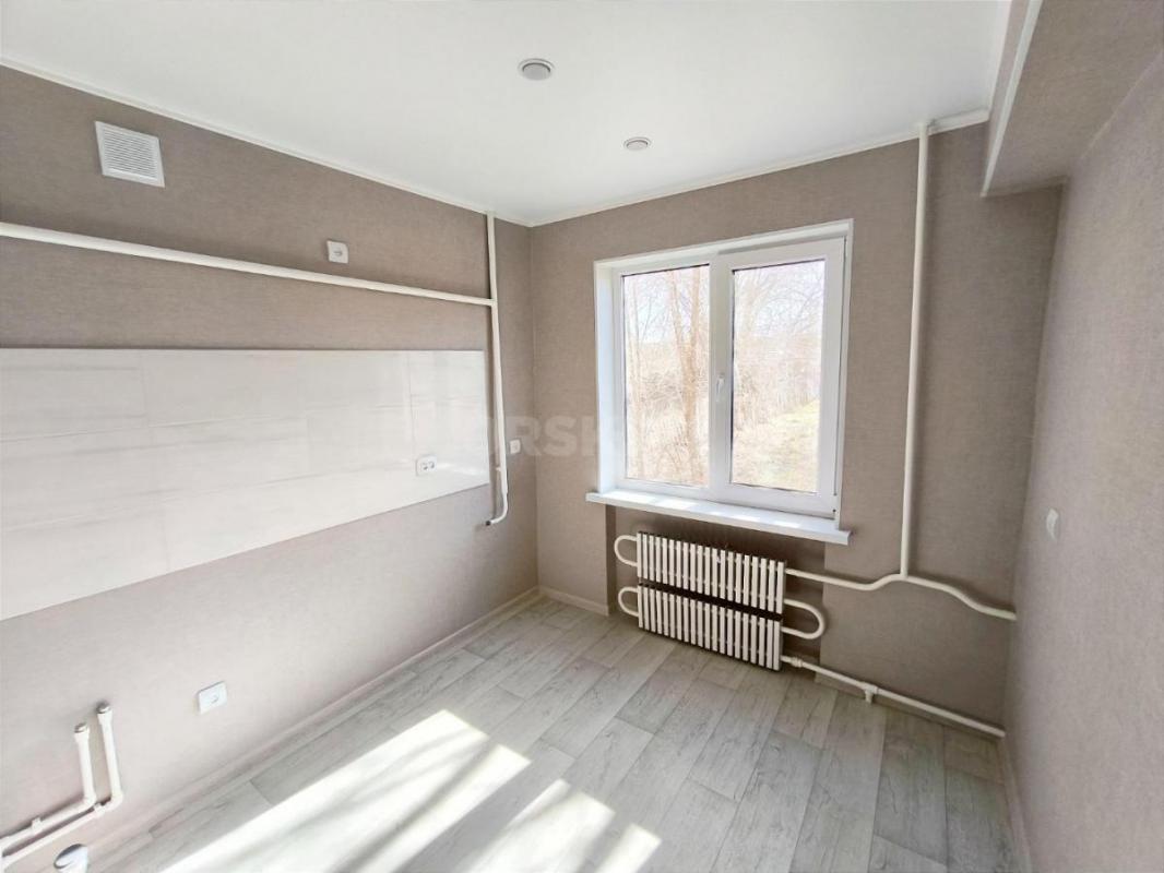 Продаётся 2-х комнатная квартира на 1-м этаже с новым современным ремонтом по ул. - Орск