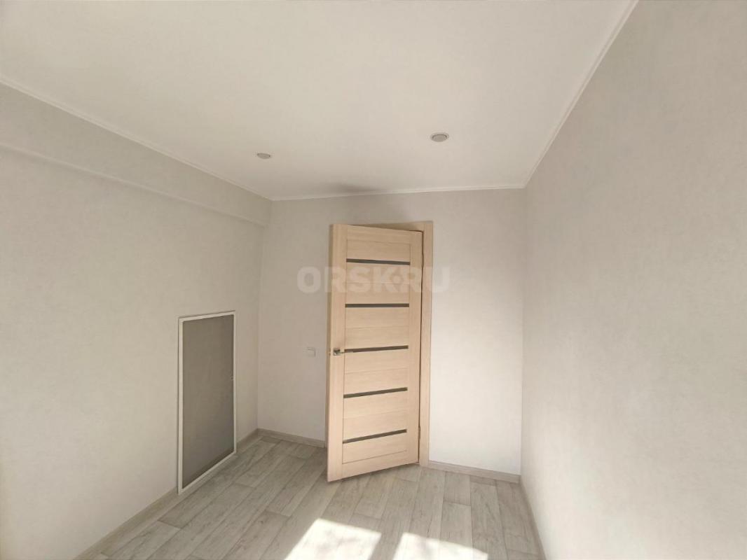 Продаётся 2-х комнатная квартира на 1-м этаже с новым современным ремонтом по ул. - Орск