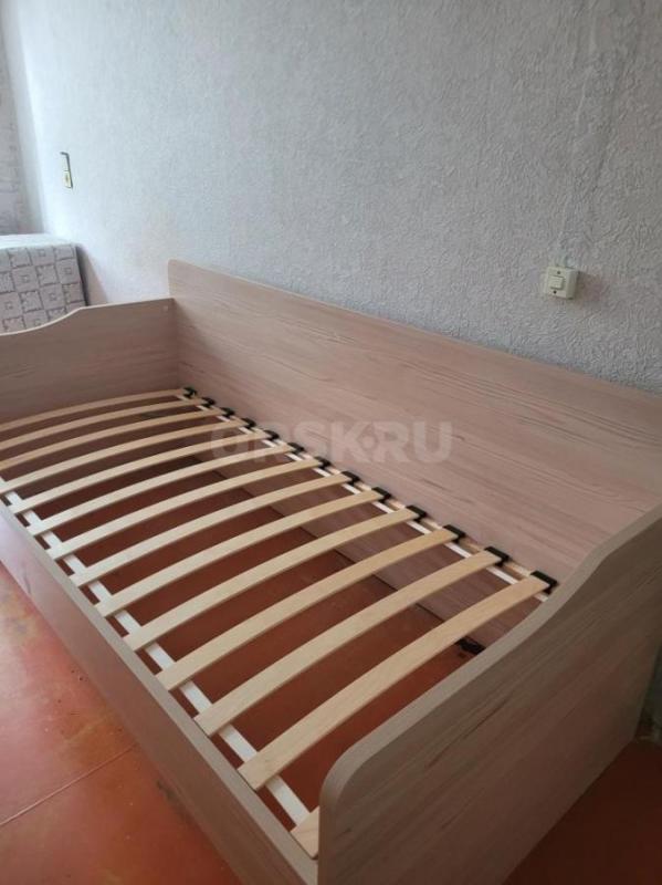 Кровать односпальная в отличном состоянии ( покупали год назад в магазине 12 стульев) - Орск