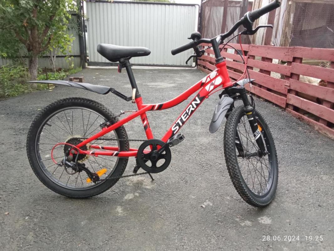 Продам детский велосипед в отличном состоянии близко к новому пробег примерно 10 км.стоит в гараже. - Орск