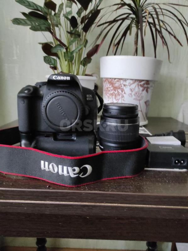 Продам новый профессиональный зеркальный фотоаппарат Canon 650D. - Орск