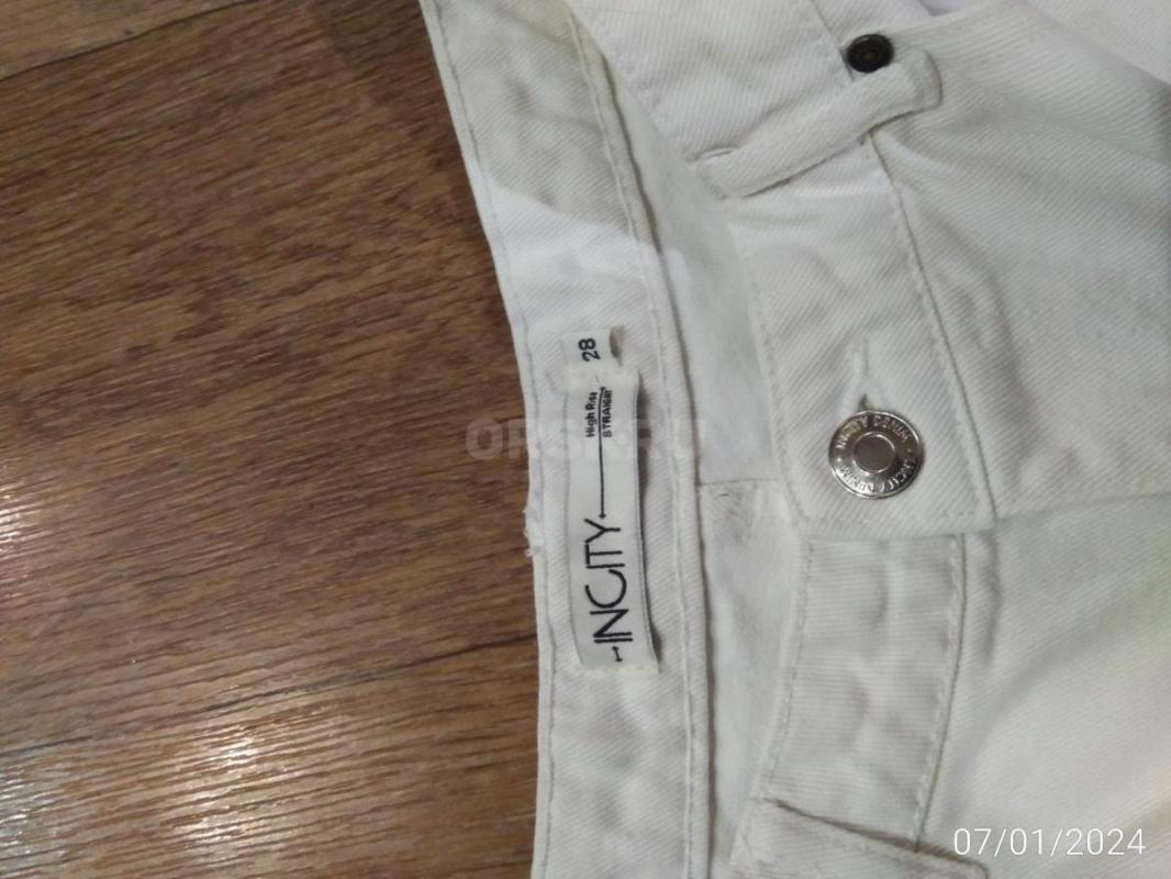 женские белые джинсы фирмы Incity 46-48 размер - Орск