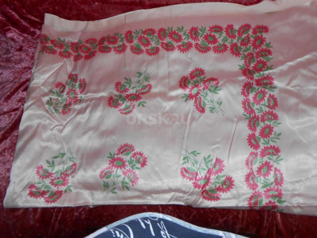 покрывало на 2х спальную кровать  розовое шторы -жатка ткань с ламбрекеном 1 тыс руб штора на кухню - Орск