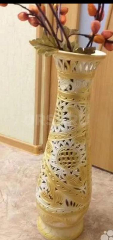 Напольная ваза вместе с декоративными бутонами (р-он Ленты, ул. - Орск