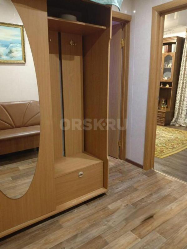 Продам просторную, мебелированную 3-х комнатную квартиру в востребованном районе города, расположенн - Орск