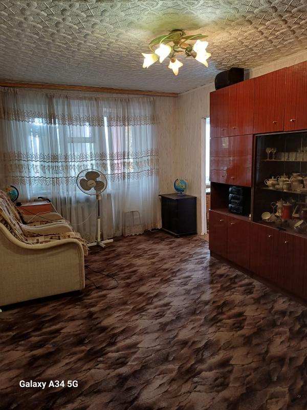 Продаю трехкомнатную квартиру в городе Новотроицке по адресу: ул. - Новотроицк