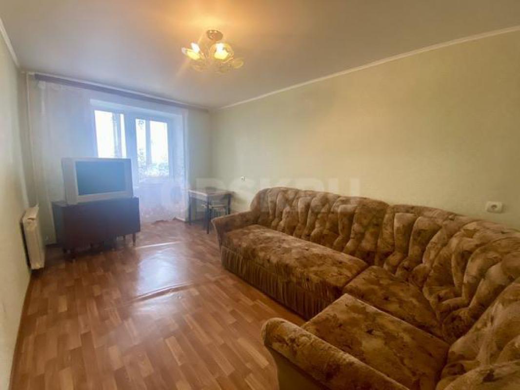 Продаётся уютная двухкомнатная квартира общей площадью 48.6 квадратных метров на девятом этаже кирпи - Орск