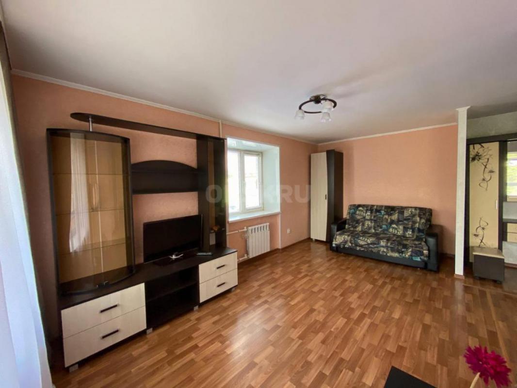Продаётся уютная, светлая, тёплая квартира в центре города, с качественно выполненным ремонтом, мебе - Орск
