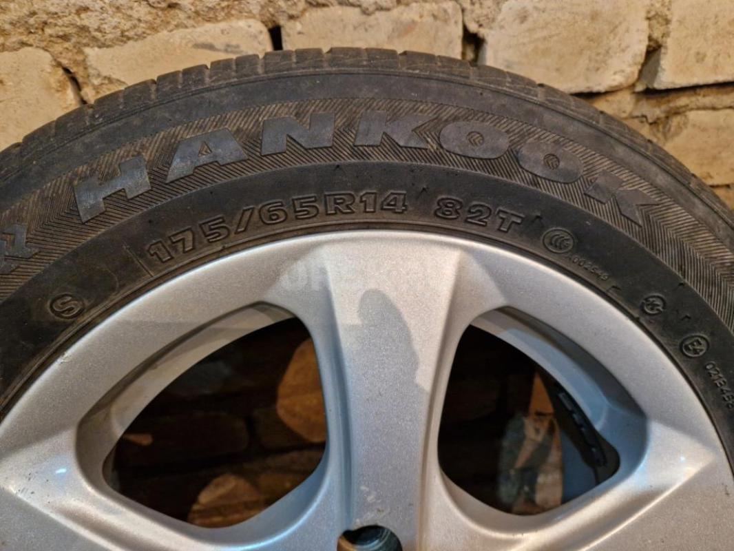 Продам комплект колес от Hyundai Getz 175/65/14 разболтовка 4x100. 3 покрышки HANKOOK и 1 покрышка N - Орск