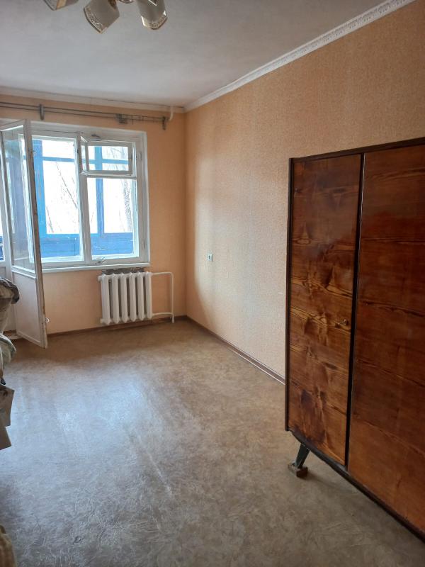 Продается трехкомнатная квартира общей площадью 61 квадратных метров, на популярном третьем этаже в - Новотроицк