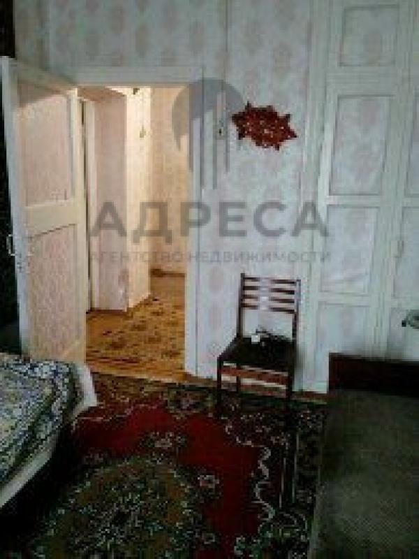Продается трехкомнатная квартира в поселке Мирном ( по статусу это город Соль_Илецк) , фактически по - Соль-Илецк
