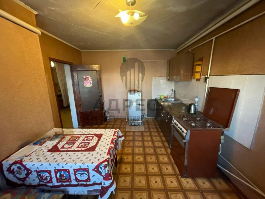 Продается кирпичный дом в развитом районе города на большом участке, где Вы можете построить все нуж - Оренбург