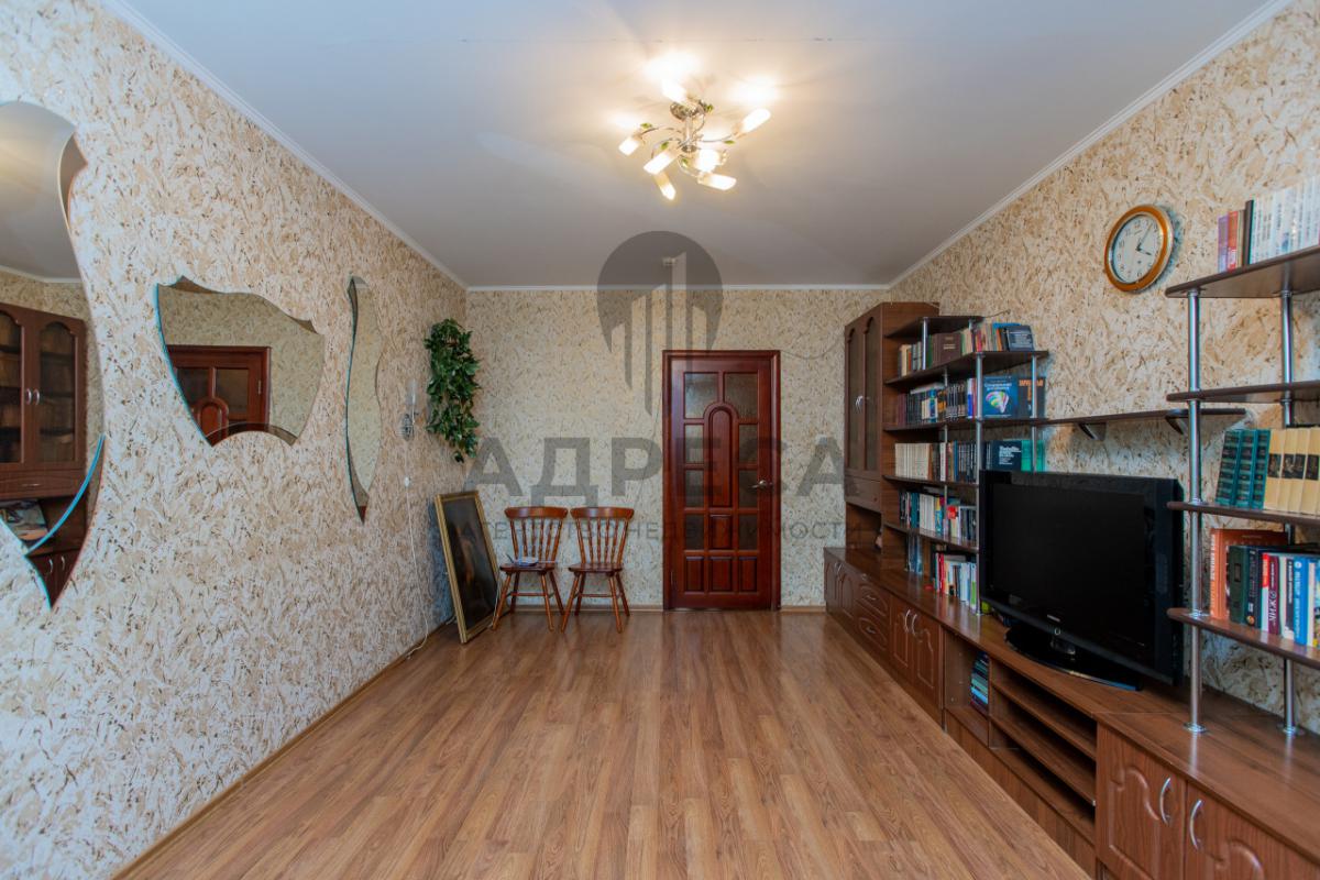 Продается шикарная трехкомнатная квартира, расположенная в доме с развитой инфраструктурой. - Оренбург