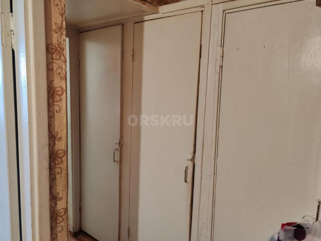 Продам двухкомнатную квартиру, пр-т Космонавтов, д. 14, остановка &quot;Рябинушка&quot;, 4/5 - Орск