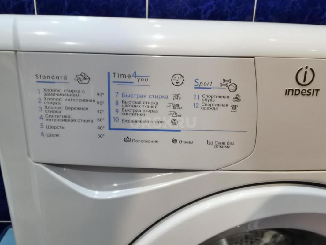 Продам стиральную машинку автомат INDESIT, работает, , воду греет, набирант,стирает, сливает,но посл - Орск