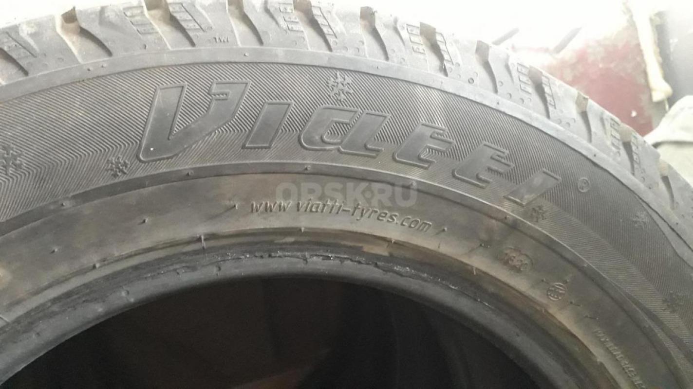 Комплект зимних шин Viatti Bosco Nordico 215/65 R16 в хорошем состоянии - Орск