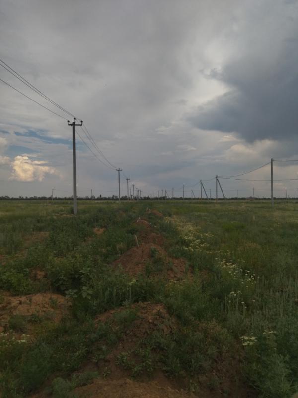 Продам УЧАСТОК в развивающемся поселки в близи города Оренбурга.10 соток, коммуникации проходят по у - Пруды