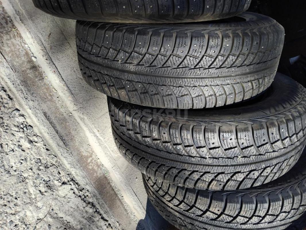 Продам комплект зимних шин  МАТАДОР 215/70 R16 в отличном состоянии, без грыж и проколов, шипов мало - Орск