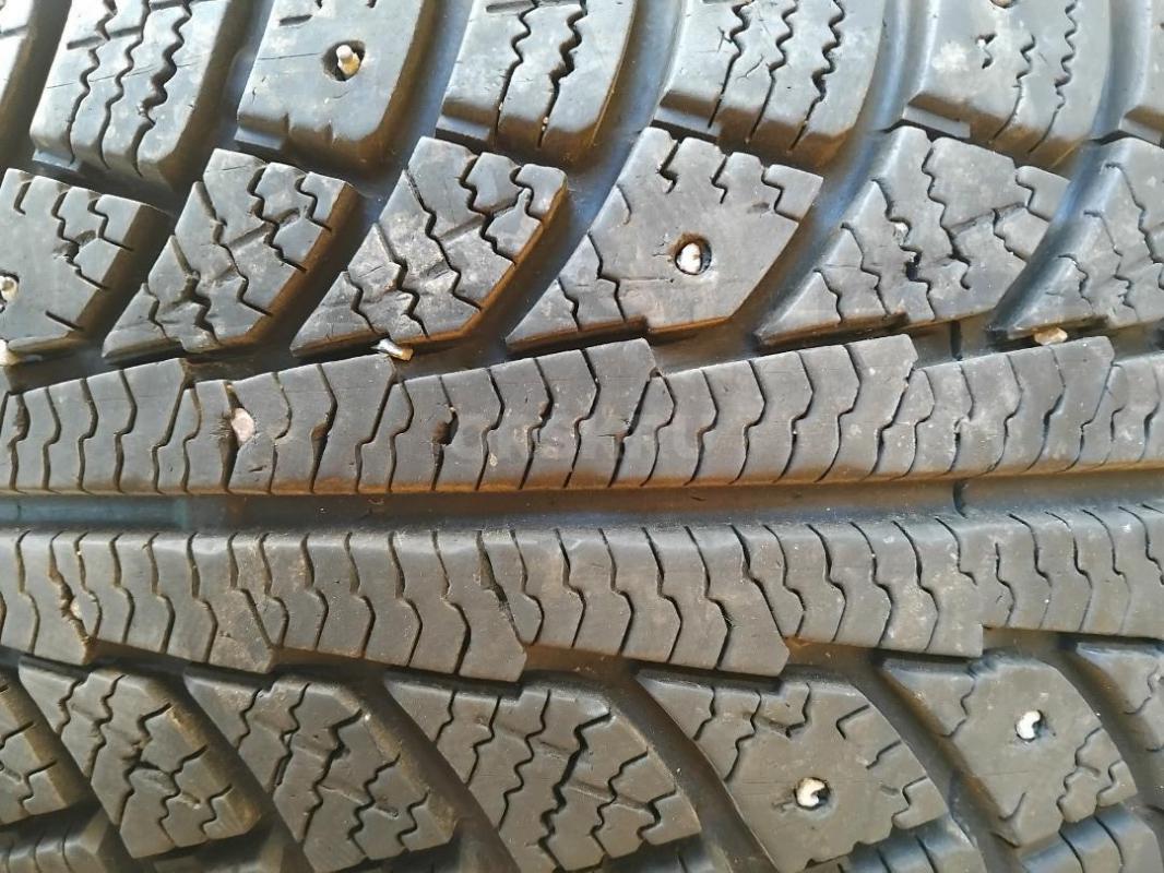 Продам комплект зимних шин  МАТАДОР 215/70 R16 в отличном состоянии, без грыж и проколов, шипов мало - Орск