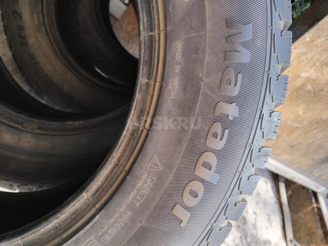 Продам комплект зимних шин  МАТАДОР 215/70 R16 в отличном состоянии, без грыж и проколов, шипов мало - Орск