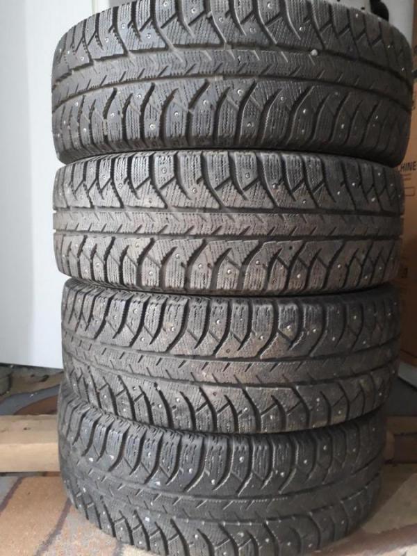 Комплект зимних шин  Ice Cruiser  195/65 R15 в хорошем состоянии - Орск