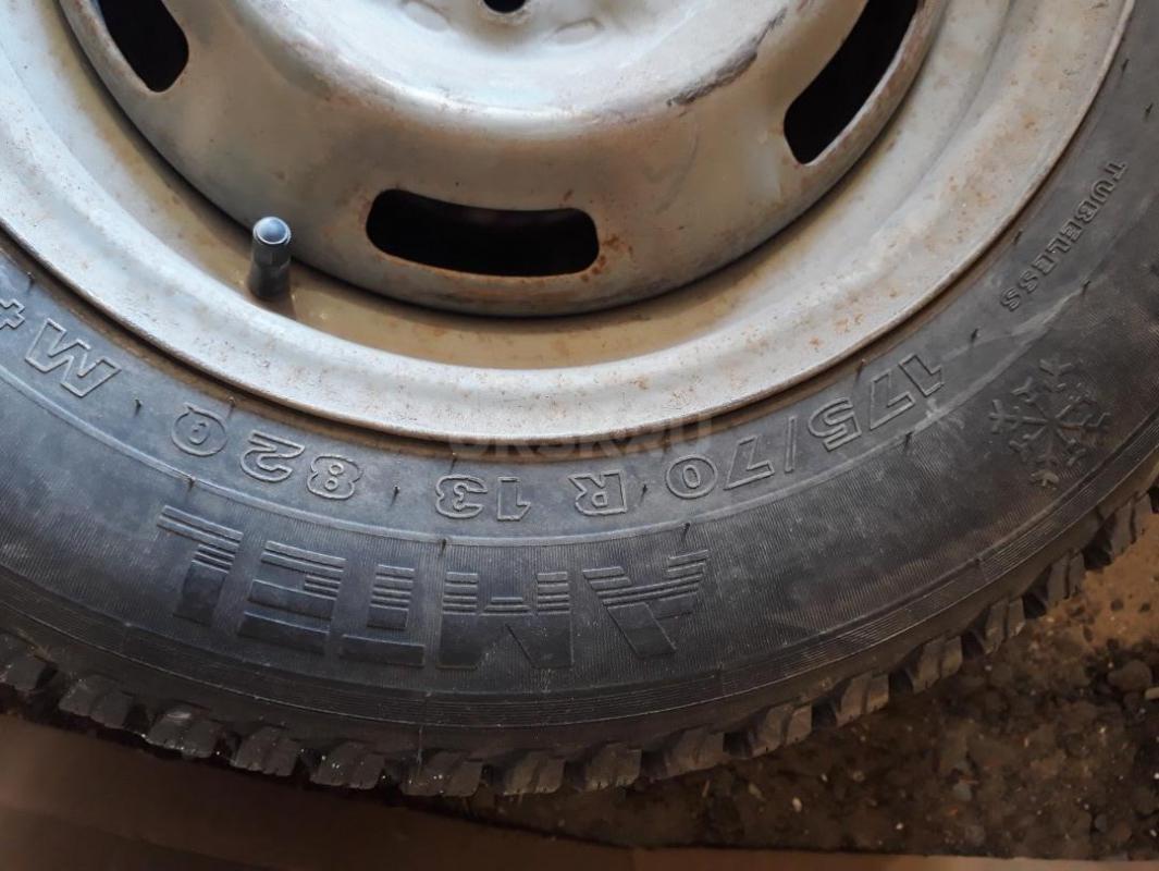 Два колеса в сборе Amtel 175/70 r13 в отличном состоянии, все шипы на месте, накаченные, цена за пар - Орск