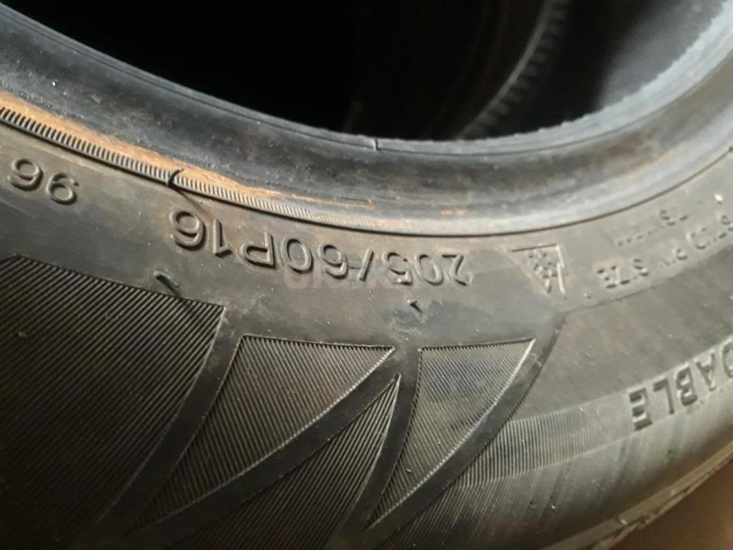 Зимние шины Sailun 205/60 R16 в нормальном состоянии, два баллона почти все шипы на месте, два шипов - Орск