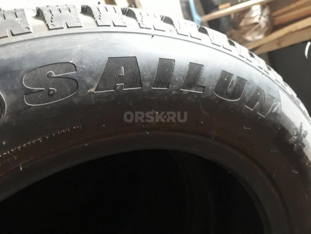 Зимние шины Sailun 205/60 R16 в нормальном состоянии, два баллона почти все шипы на месте, два шипов - Орск