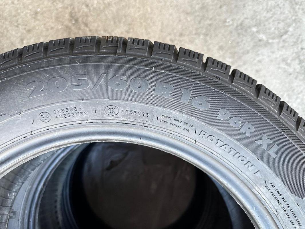 Продам комплект зимней фрикционной (липучка) резины
 Nokian Nordman RS2 205/60 R16. - Орск