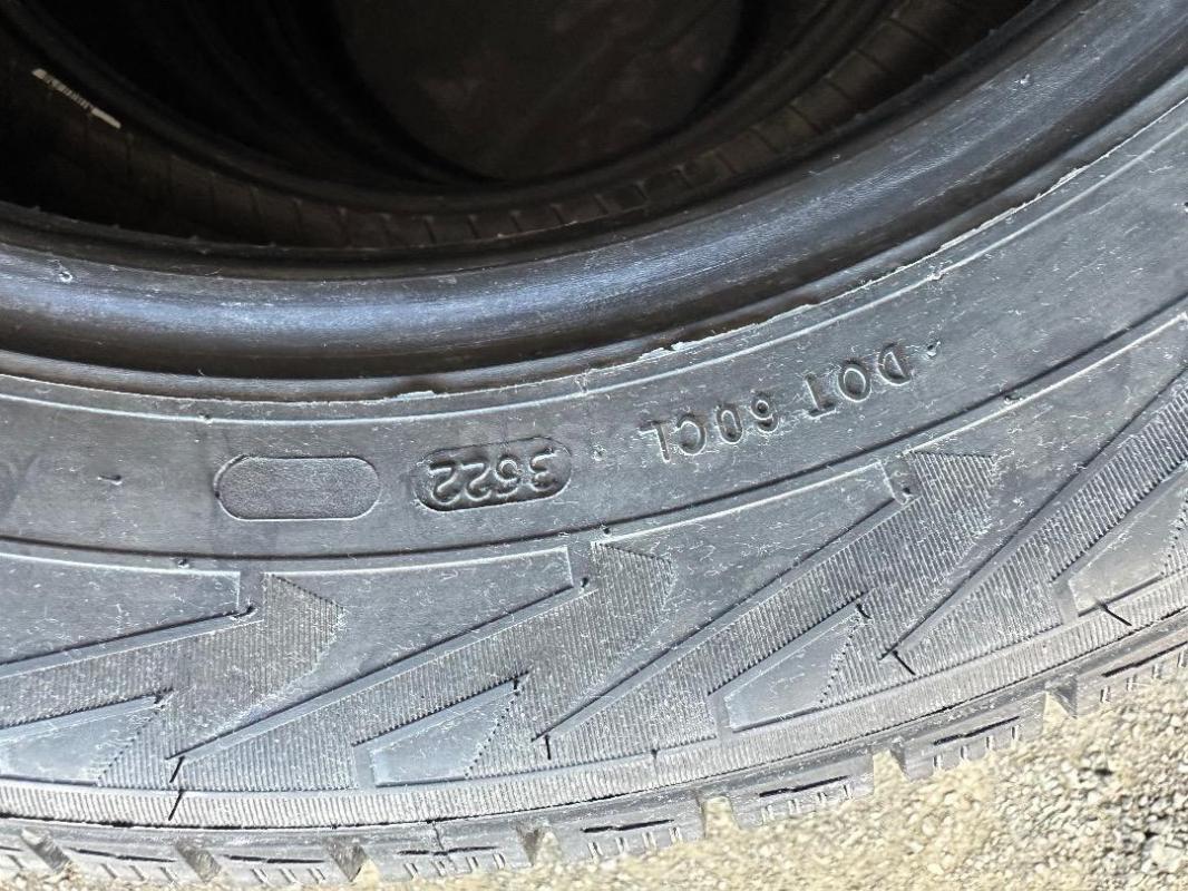 Продам комплект зимней фрикционной (липучка) резины
 Nokian Nordman RS2 205/60 R16. - Орск