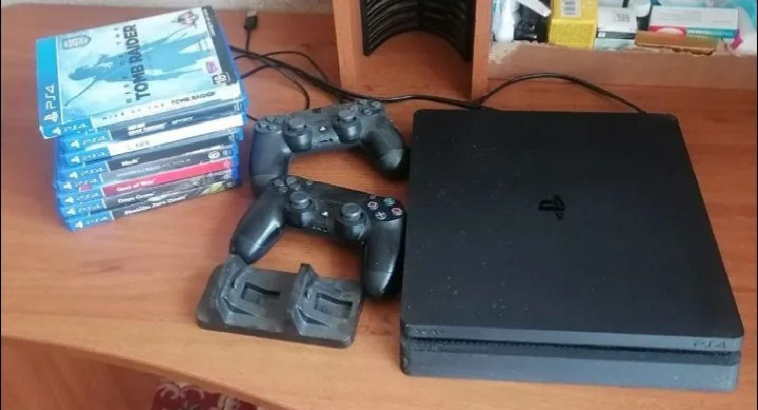 Продаётся: 🎮 приставка PS 4

Состояние: Б/у
Производитель: Sony
Модель: PlayStation 4
Встроенная пам - Гай