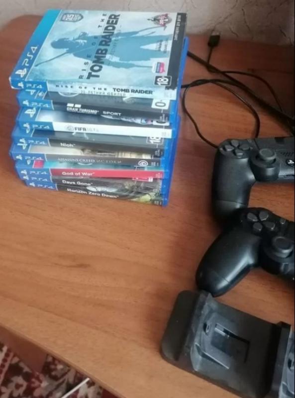 Продаётся: 🎮 приставка PS 4

Состояние: Б/у
Производитель: Sony
Модель: PlayStation 4
Встроенная пам - Гай