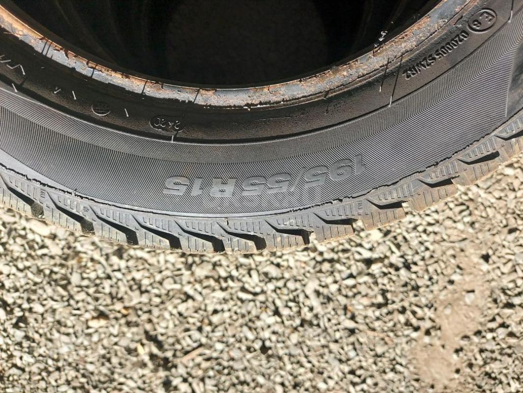 Зимняя резина 195/55 R15 а отличном состоянии - Орск