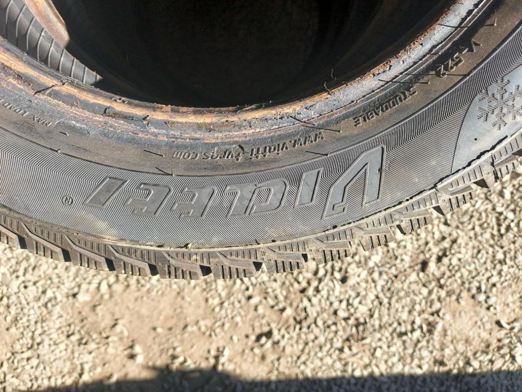 Зимняя резина 195/55 R15 а отличном состоянии - Орск