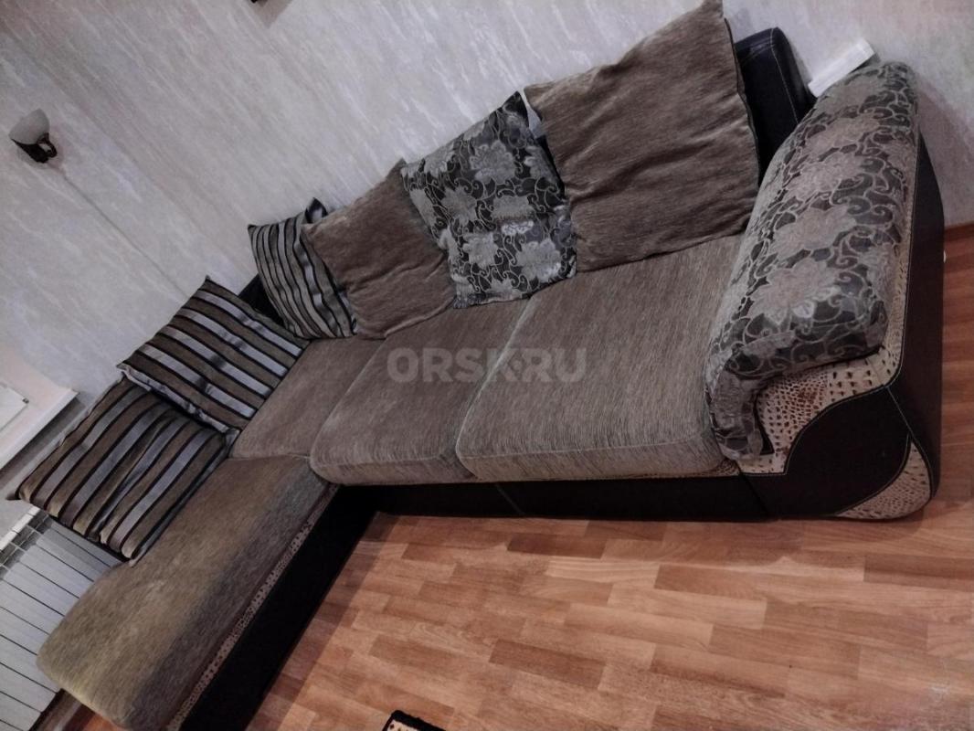 Продам большой угловой диван натуральная кожа/текстиль, , размеры 290*190*80 см, большое спальное ме - Орск