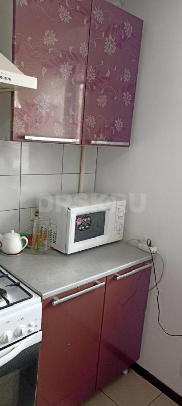 Продам кухонный гарнитур, б/у, 2м, без мойки, самовывоз. - Орск