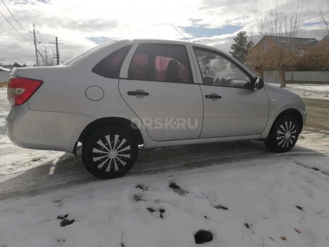 Без дтп, 1 собственник, крашенных деталей нет, стекла родные, без рыжиков и гнили. - Адамовка