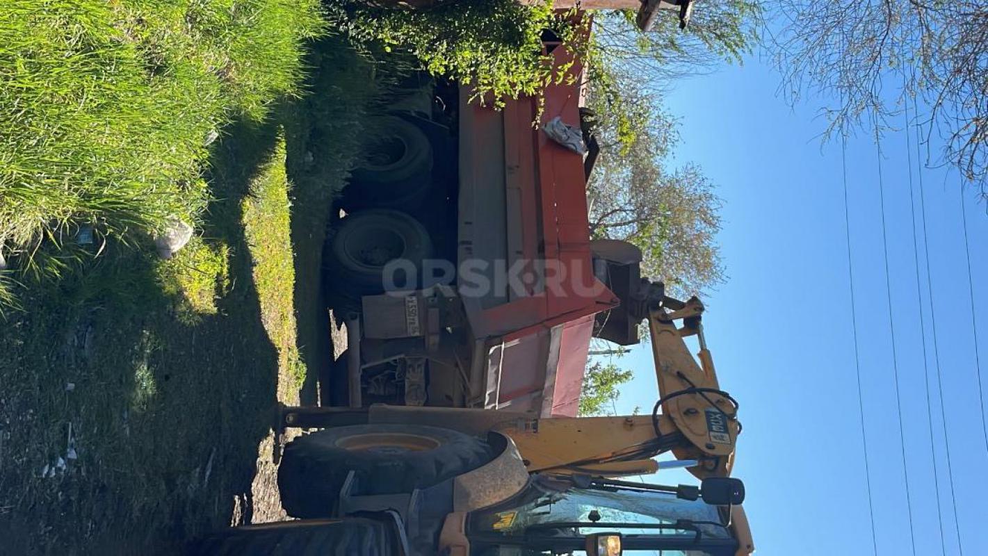 Сдам в аренду строительную технику самосвалы, экскаватор погрузчик, JCB .так же есть гидромолоты  фр - Орск