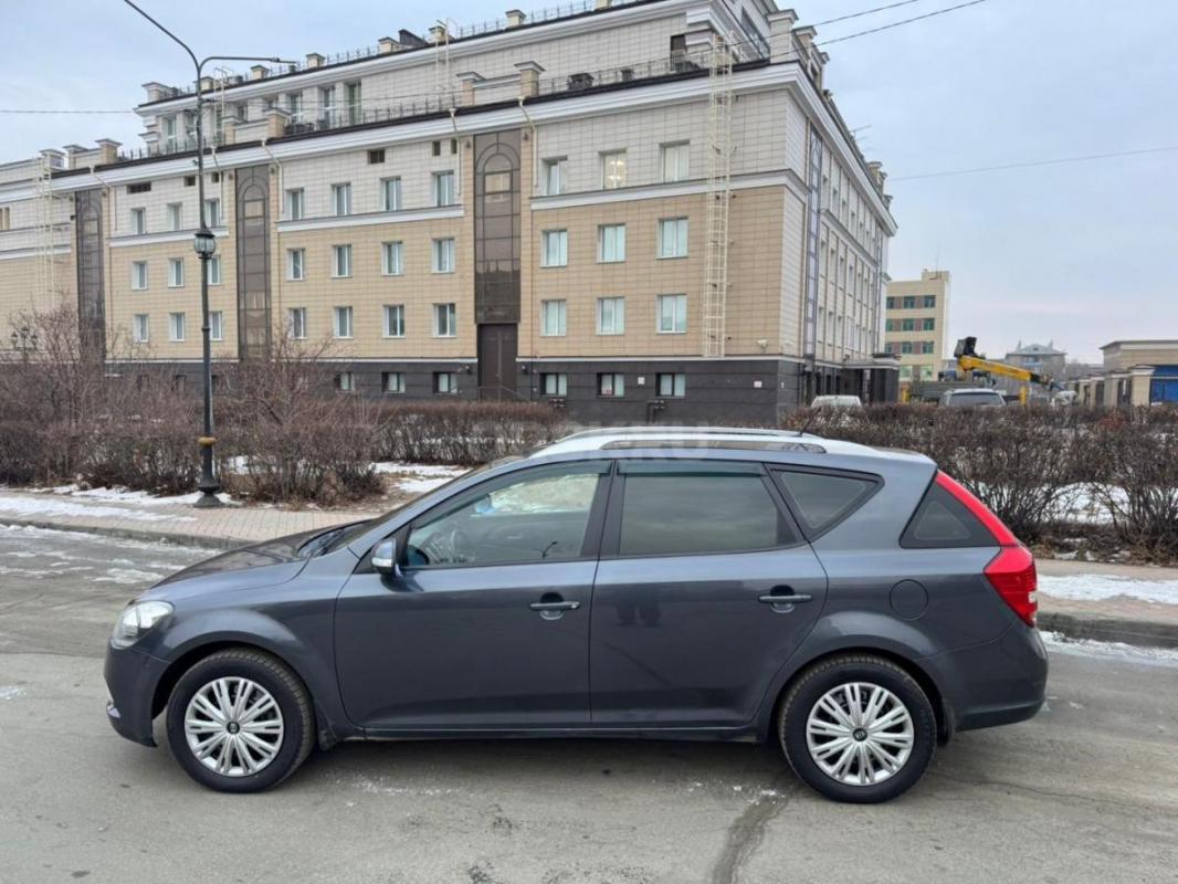 В идеальном состояние, АВТОМАТ, автомобиль полностью обслужен, не требует не каких вложений. - Орск