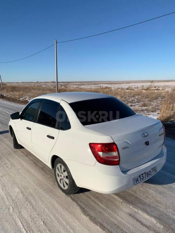 Продам Гранту, конец 2017 года, в отличном состоянии, абсолютно вся в родной краске, 2 хозяина птс о - Орск