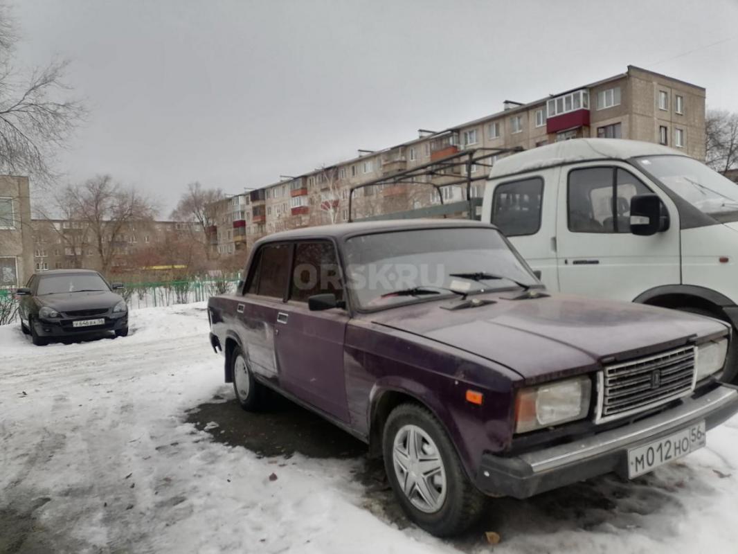 Ваз 2107 не гнилой в рабочем состоянии резина зима без аккумулятора. - Орск