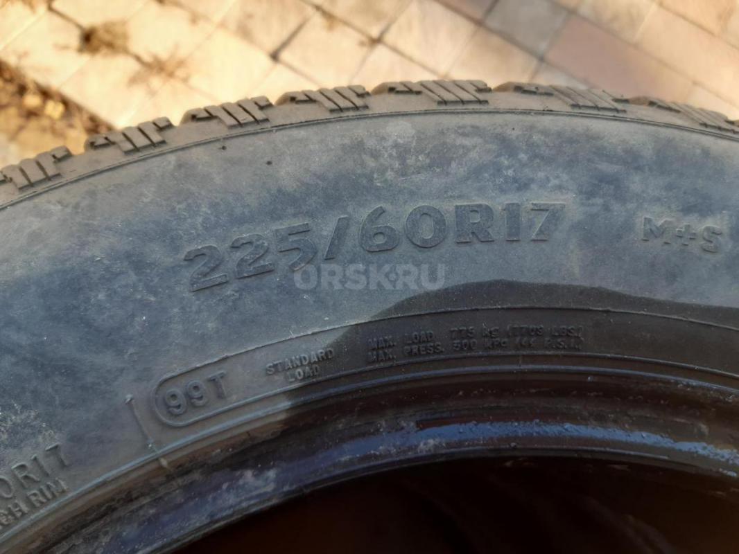 Зимняя резина 225/60 R17 хороший протектор,почти все шипы,за 10 т.р. - Орск