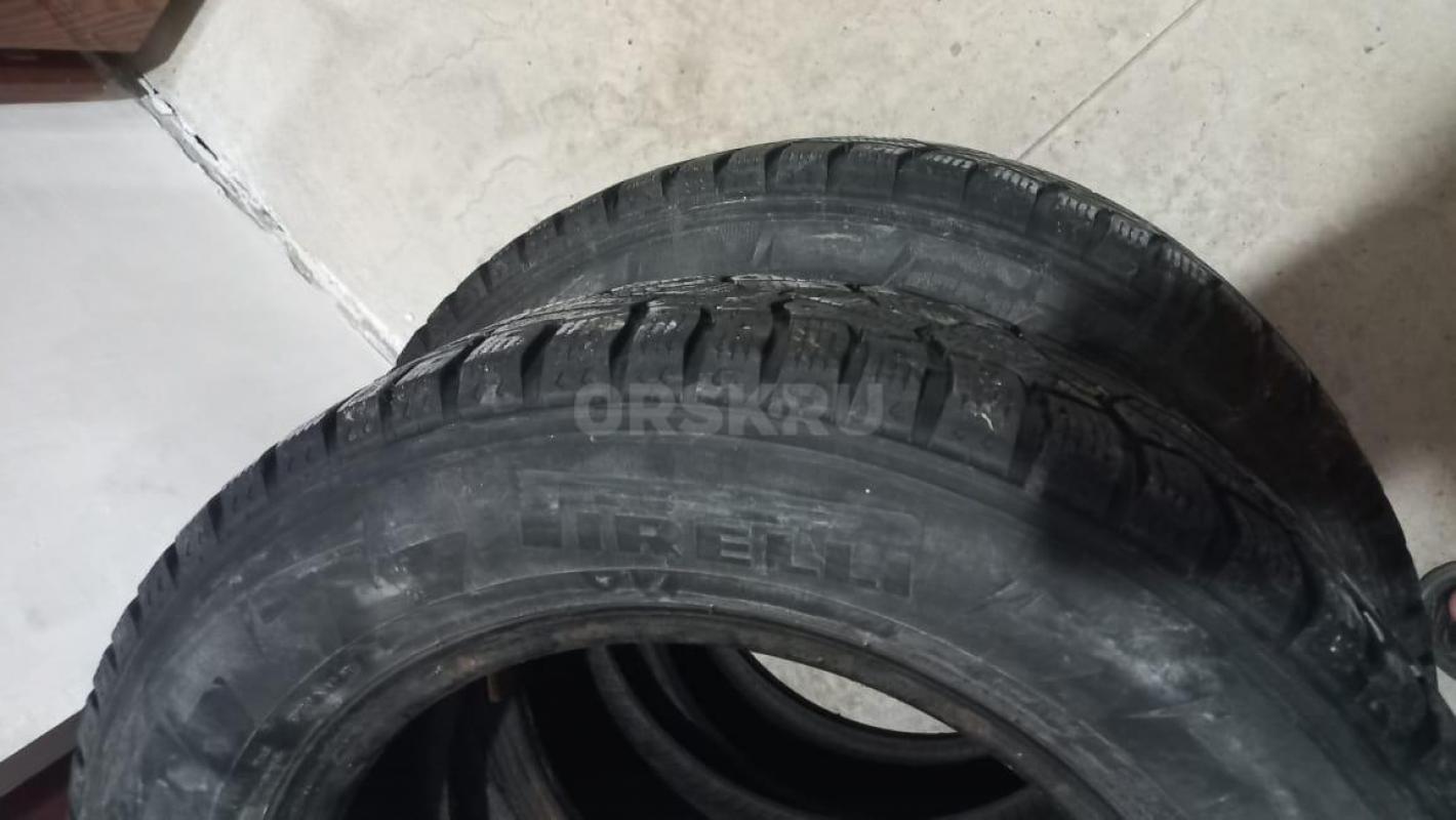 Продам зимние шиповные резины   FIRELLI 195/65 R15
Комплект б/у за 4000 тысячи - Орск