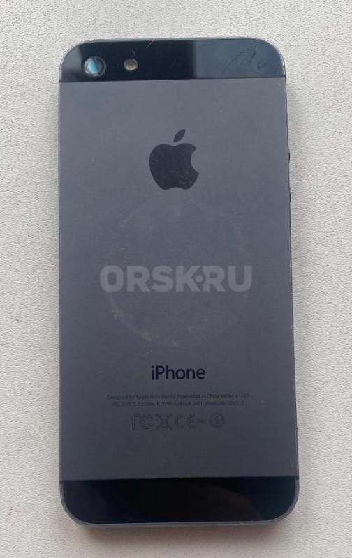 Продам рабочий iPhone 5 с небольшим сколом на стекле. - Орск