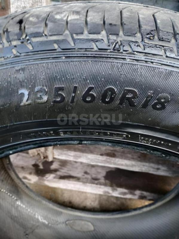 Летняя резина б/у DUNLOP 235/60 R18 Маленький пробег,в хорошем состоянии 2шт за 10000 руб - Орск