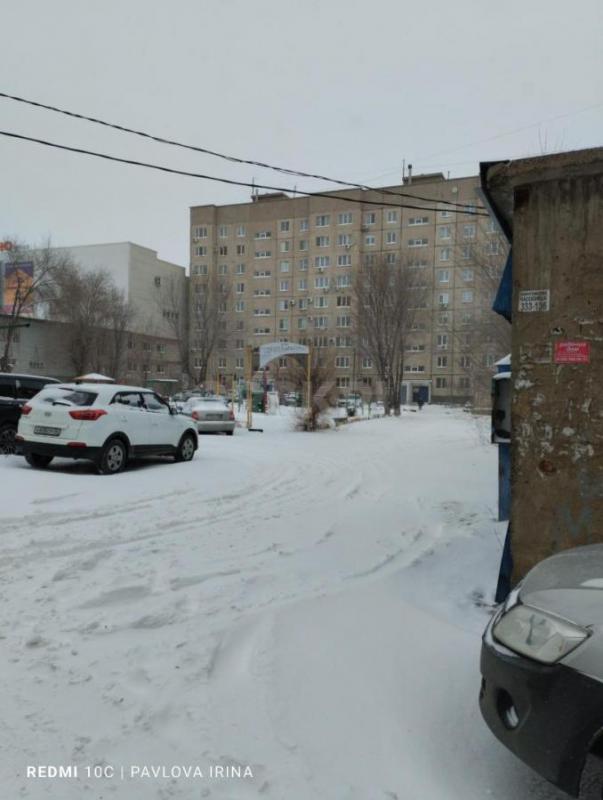 В самом центре города, на второй линии от проспекта Ленина, куда не попадает пыль от проспекта, на у - Орск